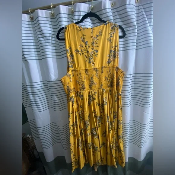 Torrid Women’s Plus size Yellow Floral Midi Dress Size 4x NWT - Picture 3 of 9